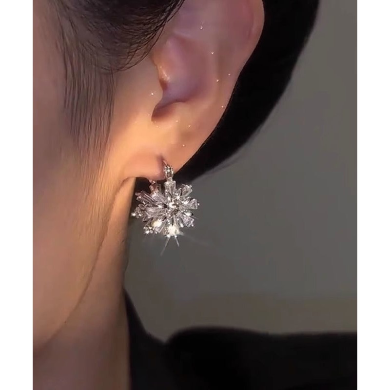Chic Silk Copper Zircon Snowflake Hoop Earrings