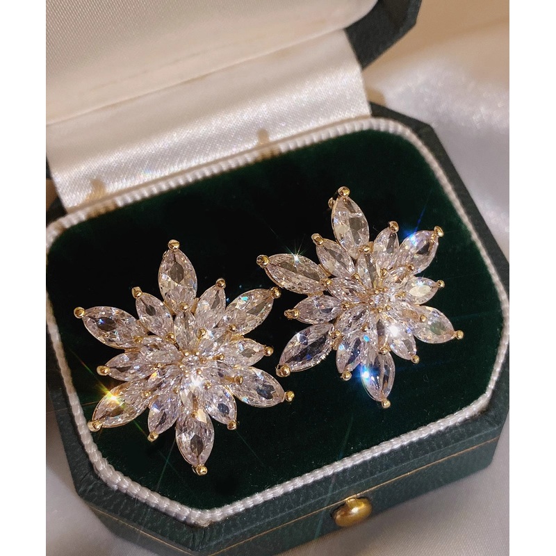 Stylish Gold Copper Overgild Zircon Crystal Snowflake Stud Earrings