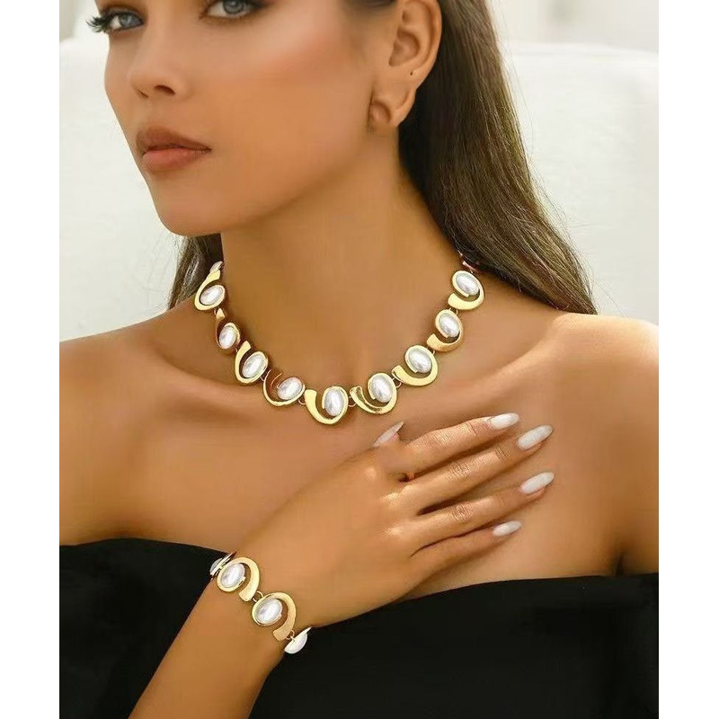 Fashion Gold Copper Necklace And Chain Bracelet Two-Piece Set