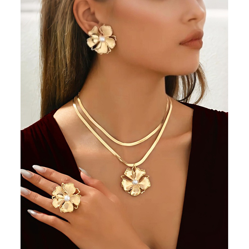 Stylish Gold Copper Overgild Pearl Floral Pendant Necklace, Rings And Stud Earrings Three-Piece Set