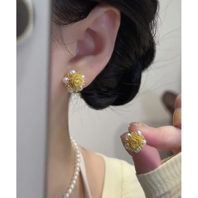 Vogue Gold Copper Alloy Graphic Pearl Stud Earrings