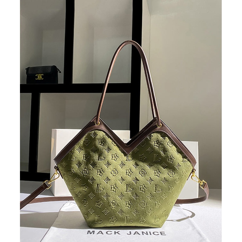 Boutique Green Calf Leather Embossed Shoulder Bag