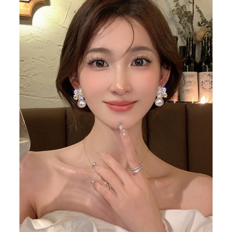 Beautiful Beige Copper Overgild Zircon Pearl Snowflake Stud Earrings