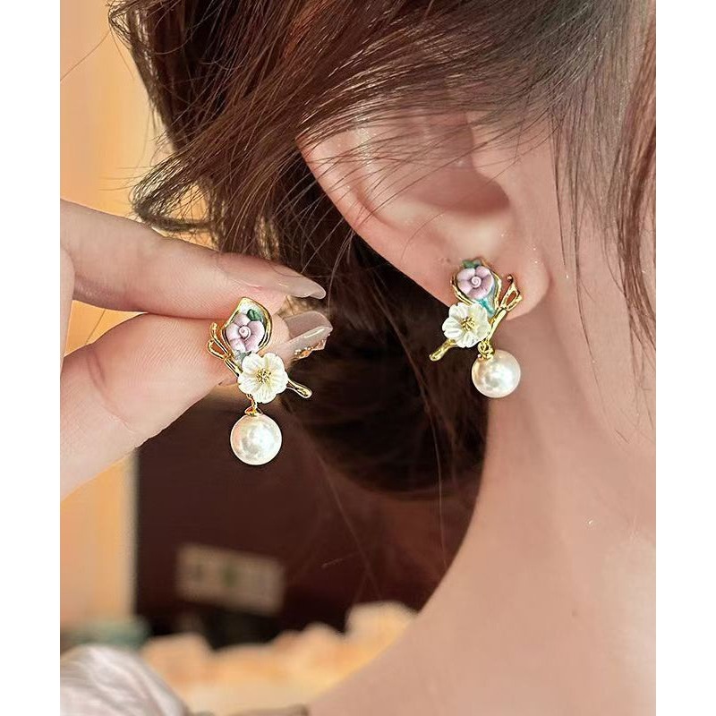 Vogue Gold Copper Alloy Pearl Butterfly Stud Earrings