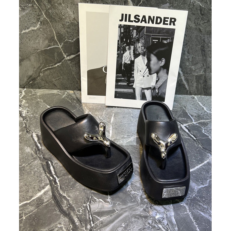 2025 New Fashion Versatile Black Platform Flip Flops