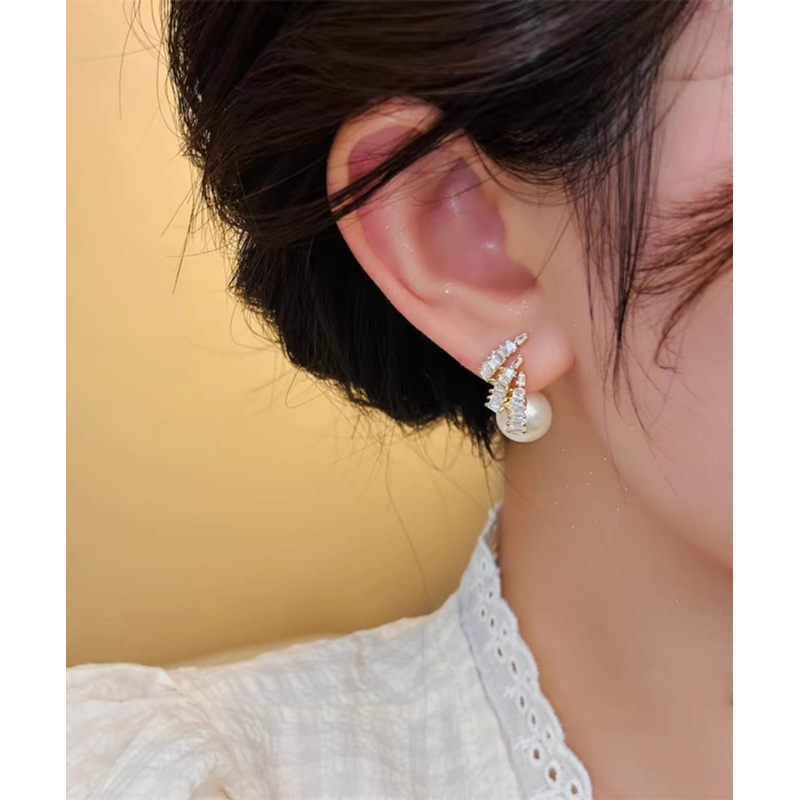 Unique Gold Copper Alloy Zircon Pearl Stud Earrings