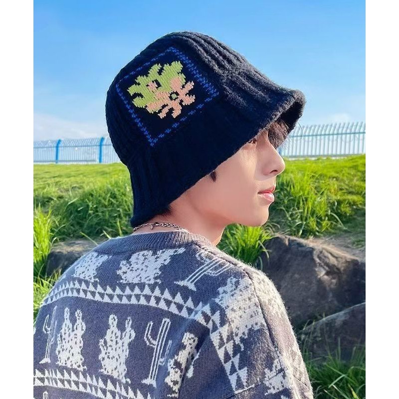 2025 New Black Embroideried Men Knit Bucket Hat