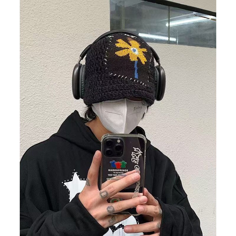 Stylish Black Floral Patch Men Knit Bucket Hat